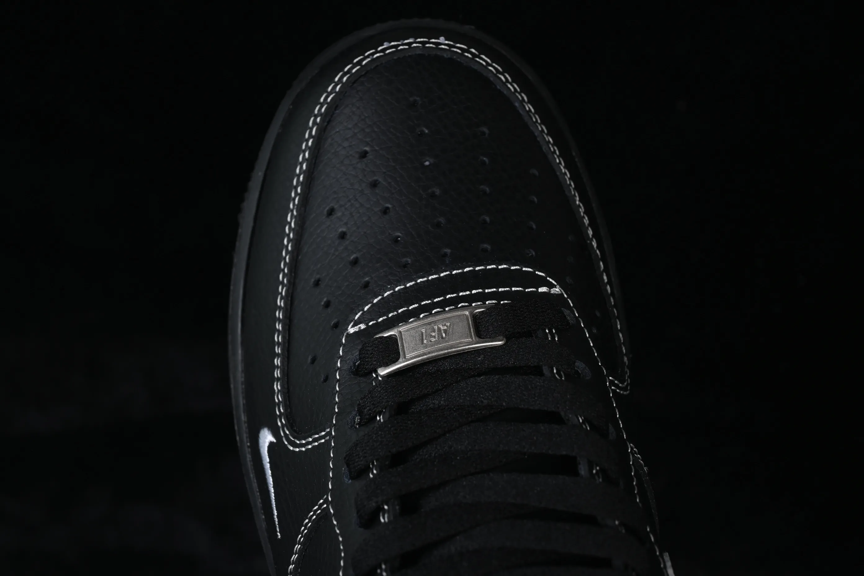 All categories Nk Air Force 1 Air Force series Nk Air Force 1 Low Air Force low-top Nike Air Force 1'07 Low black and silver small hook Air Force 1 low-top casual sneakers ZH0316-154